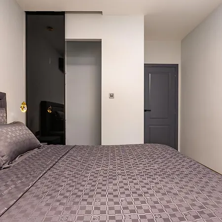 Happy People - Grey 1-bd By Flat Mаnager