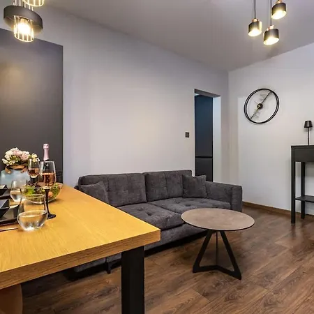 Apartment Happy People - Grey 1-bd By Flat Mаnager